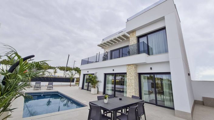 Image No.1-3 Bed Villa for sale