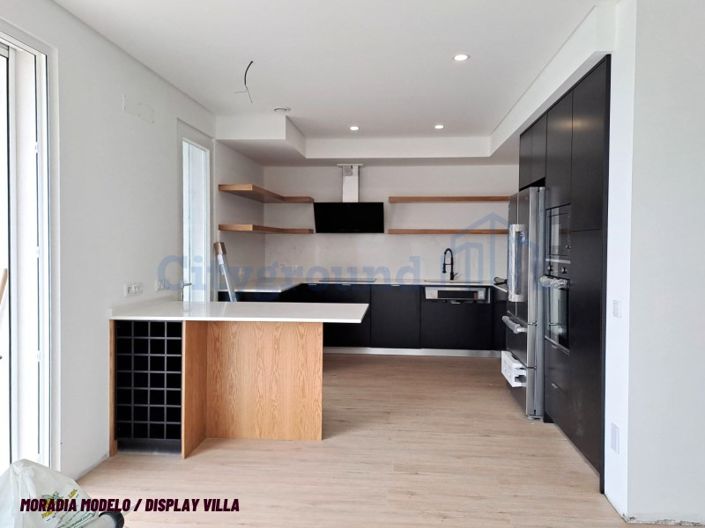 Image No.2-4 Bed House for sale