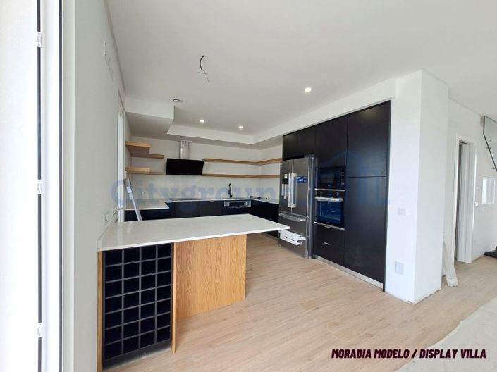 Image No.3-4 Bed House for sale