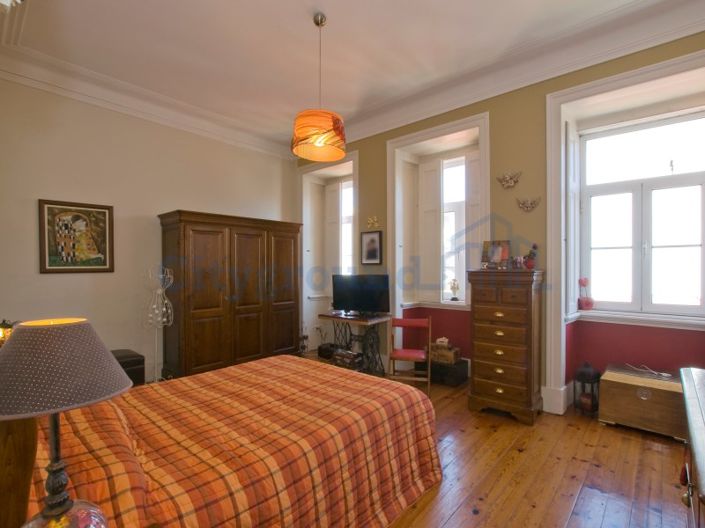 Image No.13-6 Bed Apartment for sale