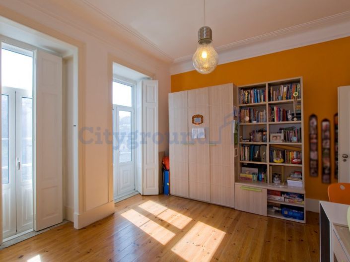 Image No.19-6 Bed Apartment for sale