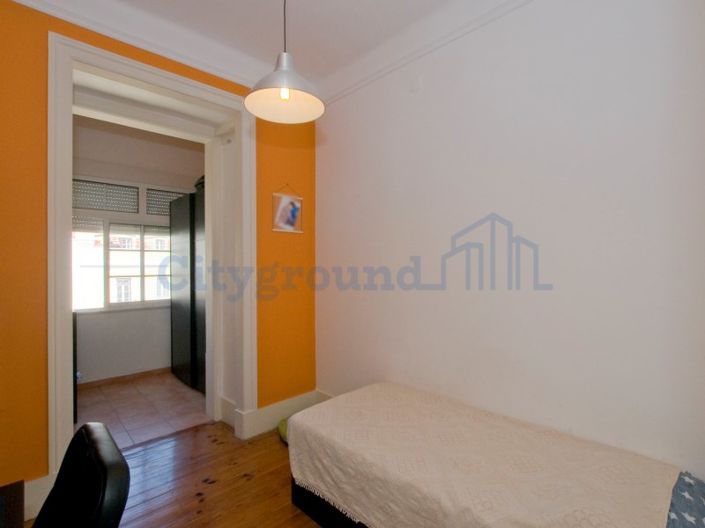 Image No.23-6 Bed Apartment for sale