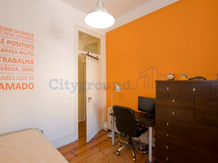 Image No.24-6 Bed Apartment for sale