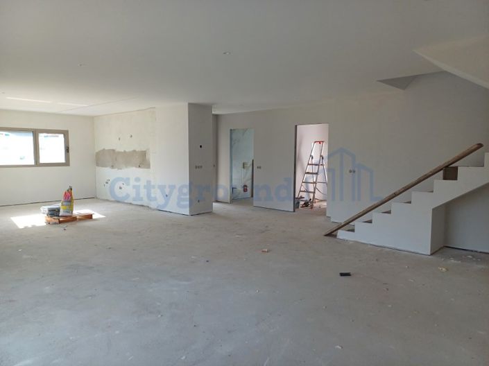 Image No.10-4 Bed House for sale