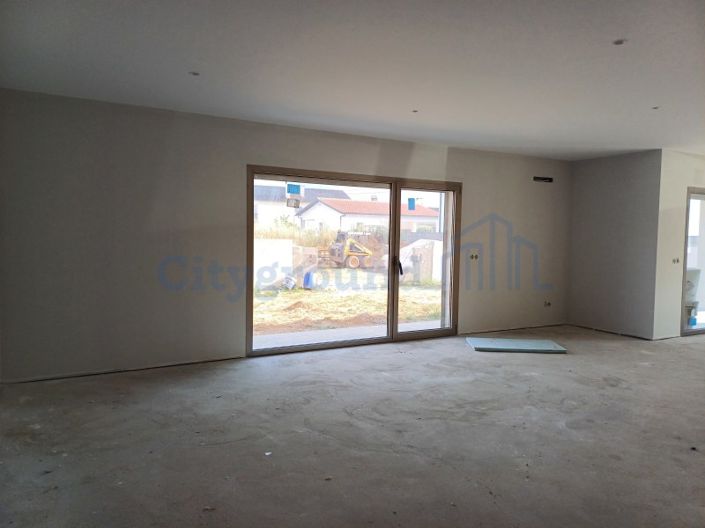 Image No.11-4 Bed House for sale