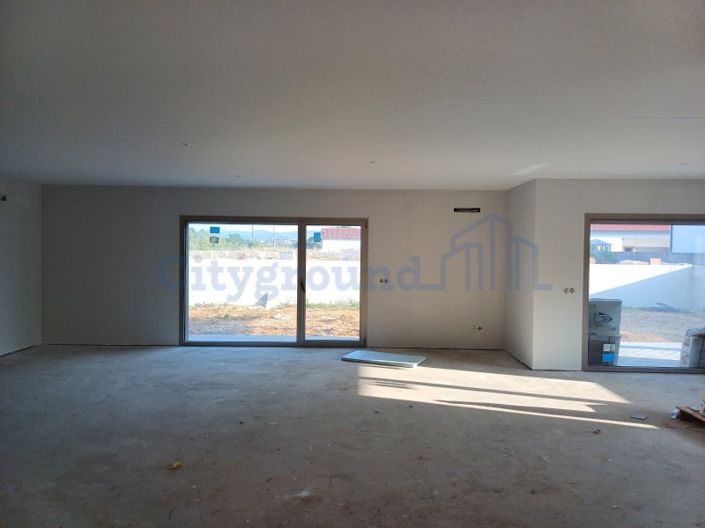 Image No.12-4 Bed House for sale