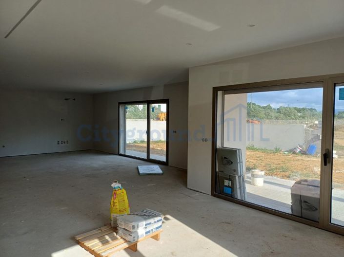 Image No.13-4 Bed House for sale