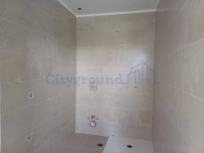 Image No.19-4 Bed House for sale