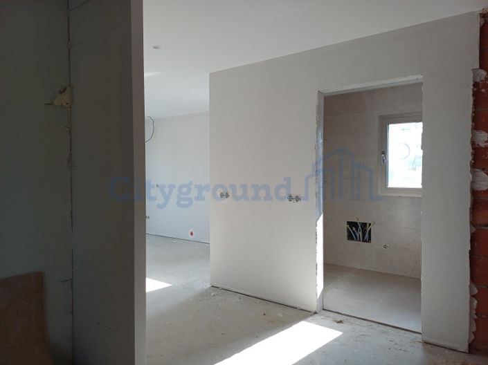 Image No.24-4 Bed House for sale