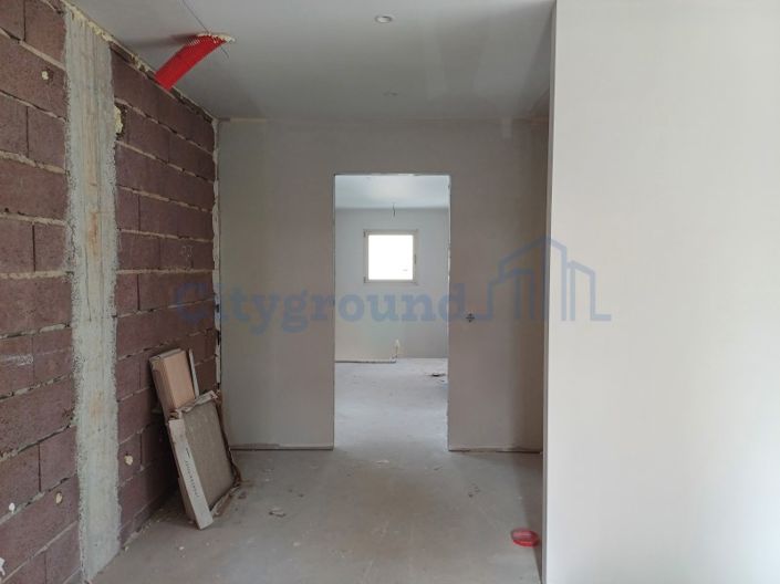 Image No.27-4 Bed House for sale