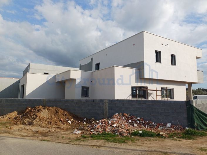 Image No.3-4 Bed House for sale