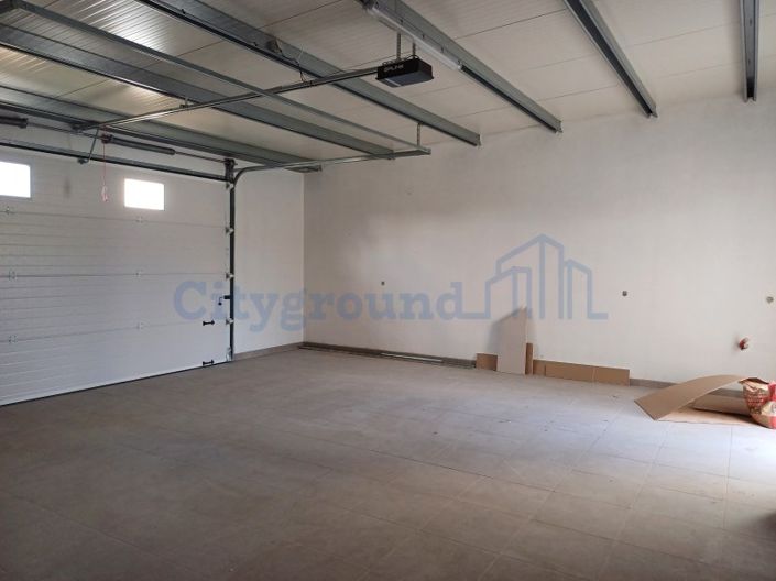 Image No.30-4 Bed House for sale