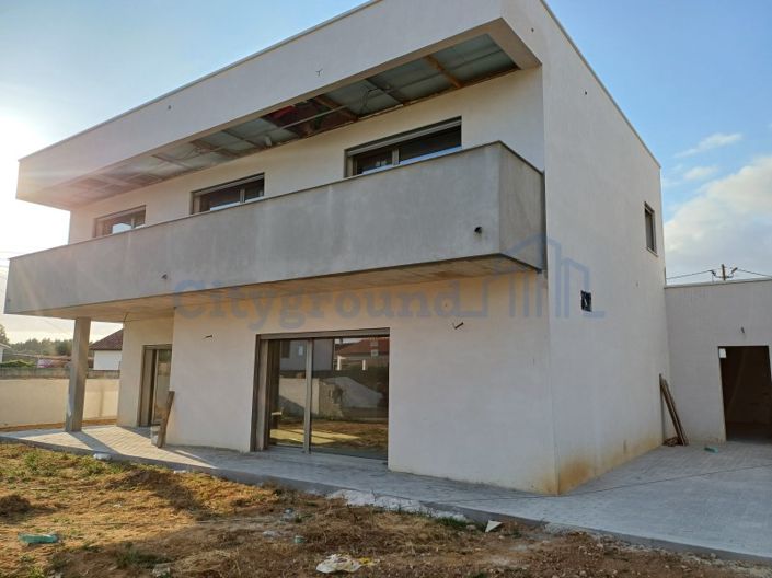 Image No.5-4 Bed House for sale