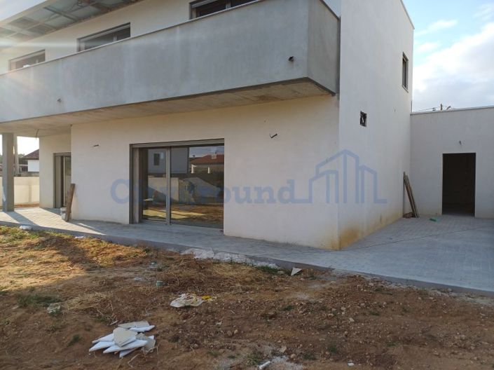 Image No.7-4 Bed House for sale