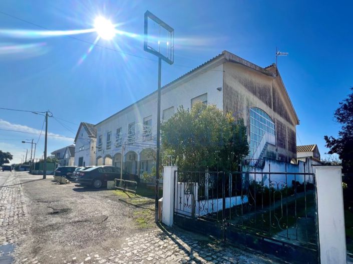 Image No.10-14 Bed Farmhouse for sale