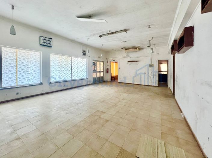 Image No.17-14 Bed Farmhouse for sale