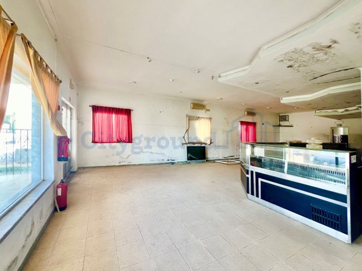 Image No.21-14 Bed Farmhouse for sale