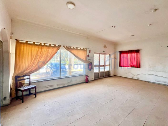 Image No.22-14 Bed Farmhouse for sale