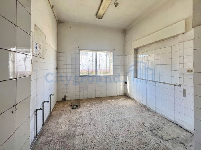 Image No.28-14 Bed Farmhouse for sale