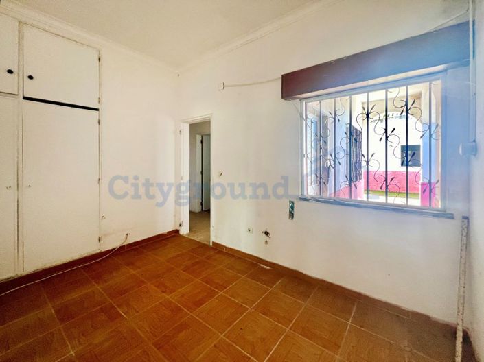 Image No.33-14 Bed Farmhouse for sale