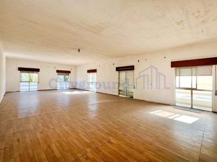 Image No.41-14 Bed Farmhouse for sale