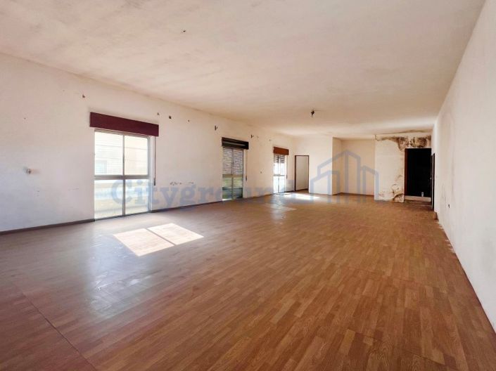 Image No.42-14 Bed Farmhouse for sale