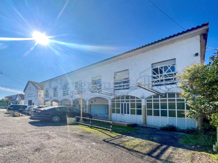 Image No.8-14 Bed Farmhouse for sale