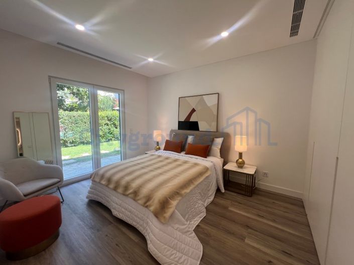 Image No.2-4 Bed House for sale