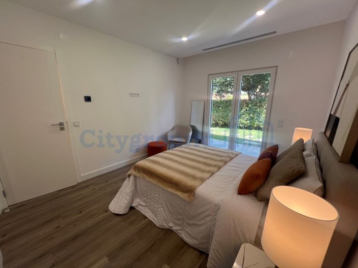 Image No.17-4 Bed House for sale