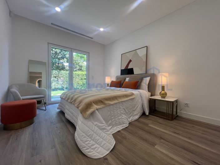 Image No.18-4 Bed House for sale