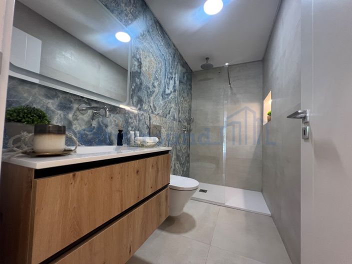 Image No.20-4 Bed House for sale