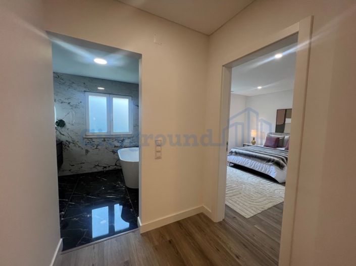 Image No.21-4 Bed House for sale