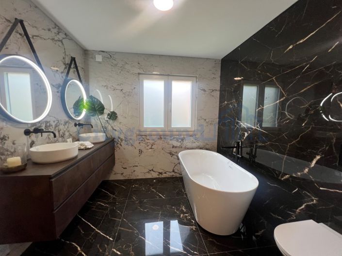 Image No.4-4 Bed House for sale