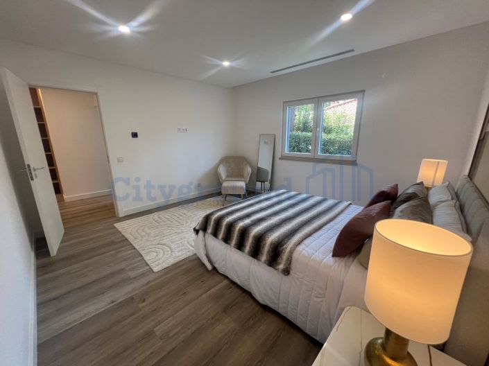 Image No.26-4 Bed House for sale