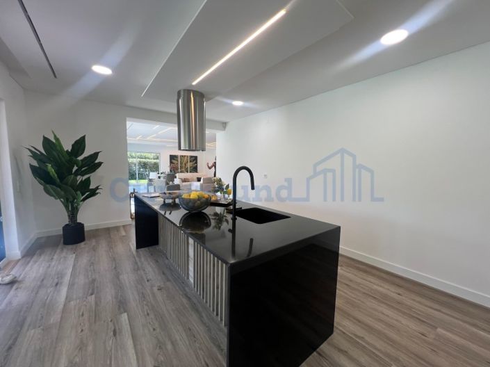 Image No.10-4 Bed House for sale