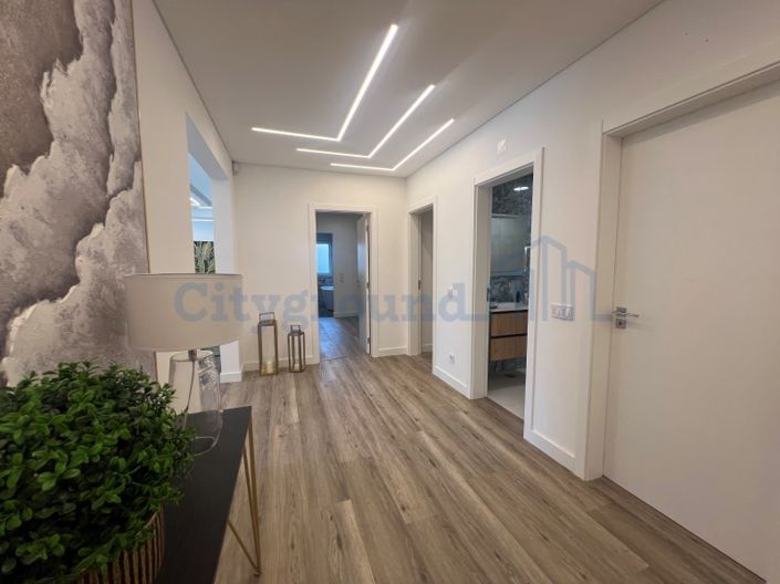 Image No.12-4 Bed House for sale