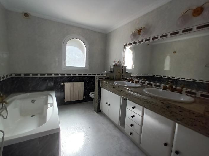 Image No.11-7 Bed Villa / Detached for sale