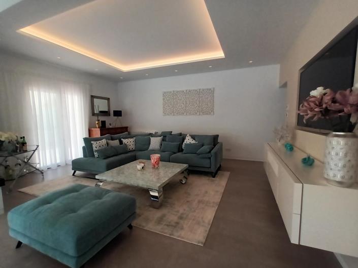 Image No.9-8 Bed House/Villa for sale