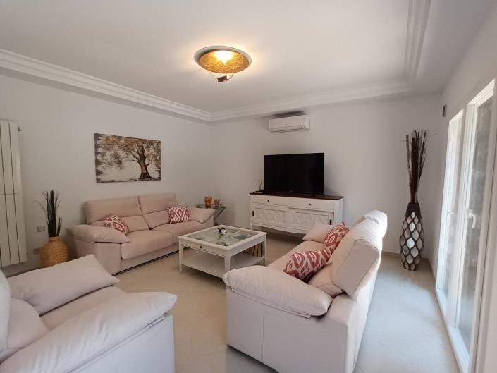 Image No.30-8 Bed House/Villa for sale