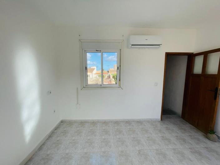 Image No.14-5 Bed Townhouse for sale