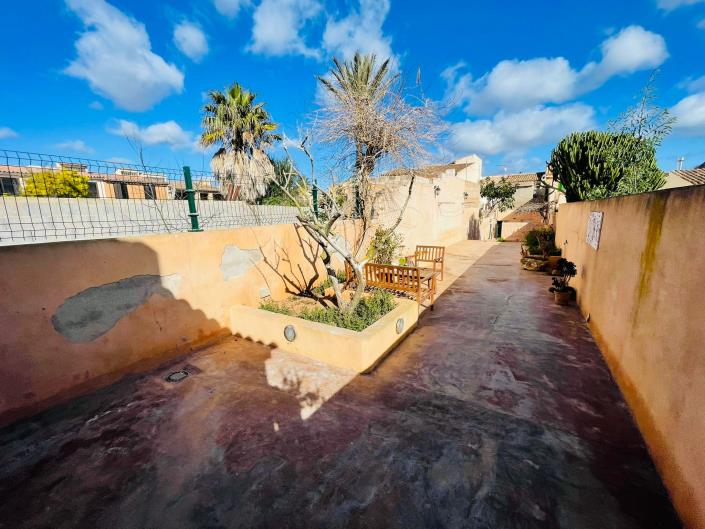 Image No.17-5 Bed Townhouse for sale