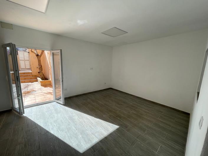 Image No.7-5 Bed Townhouse for sale