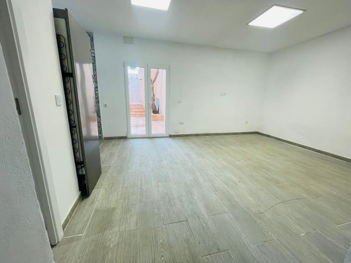 Image No.8-5 Bed Townhouse for sale