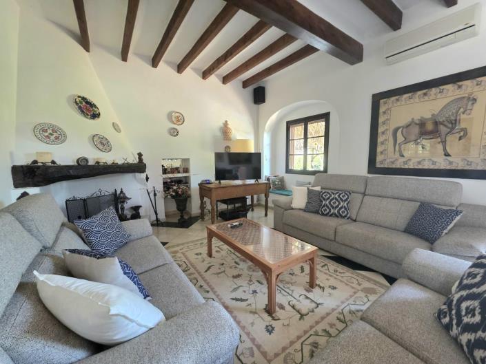 Image No.6-6 Bed Village House for sale