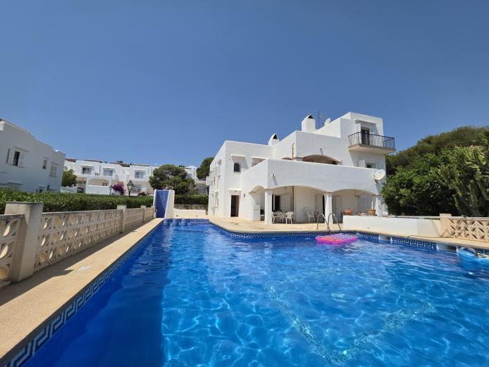 Image No.1-7 Bed Chalet for sale