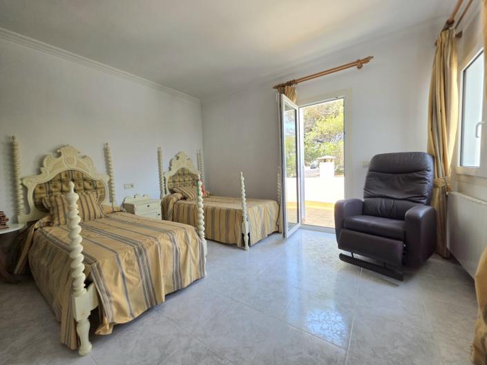 Image No.15-7 Bed Chalet for sale