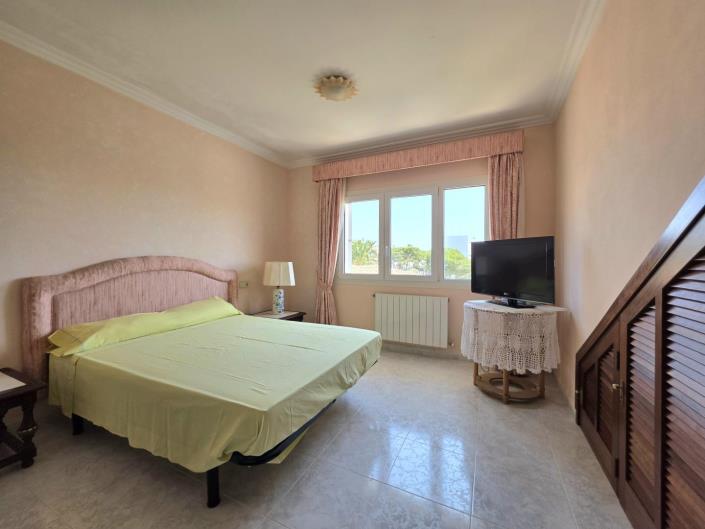 Image No.18-7 Bed Chalet for sale