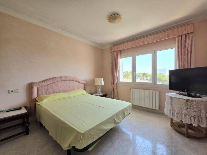 Image No.19-7 Bed Chalet for sale