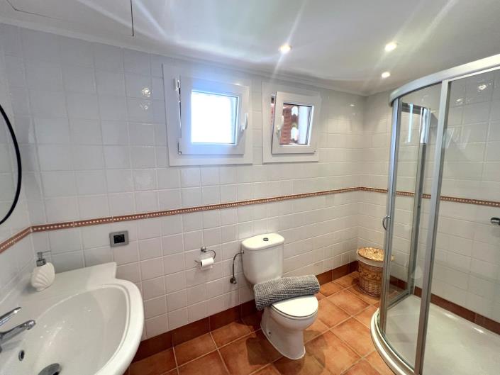 Image No.20-2 Bed Apartment for sale