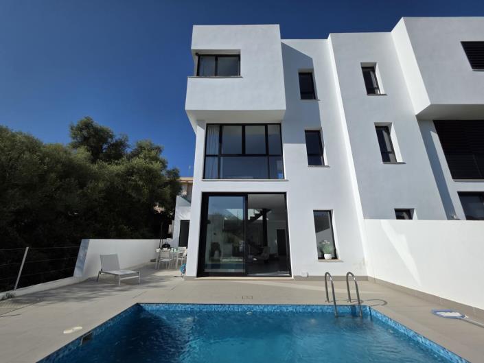 Image No.1-3 Bed Villa for sale